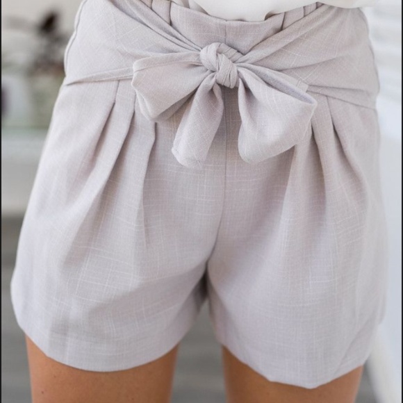 Closet Pants - NEW White Closet Hight Waisted Shorts Size M